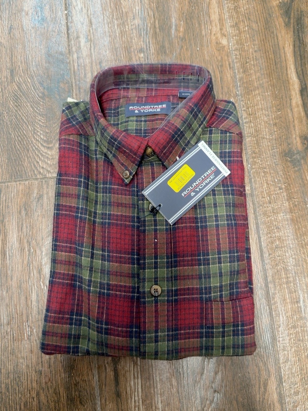 Roundtree & Yorke Men's Red and Green Plaid Button-Down Shirt